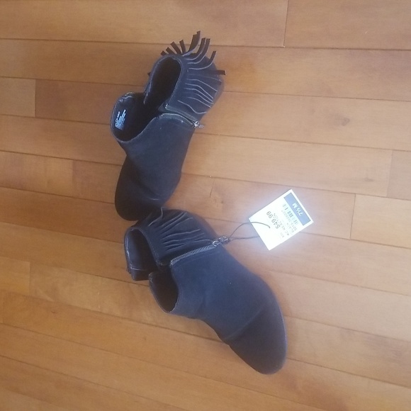 ❤🤎Kenneth Cole Reaction Suede Fringe Bootie - Picture 9 of 9